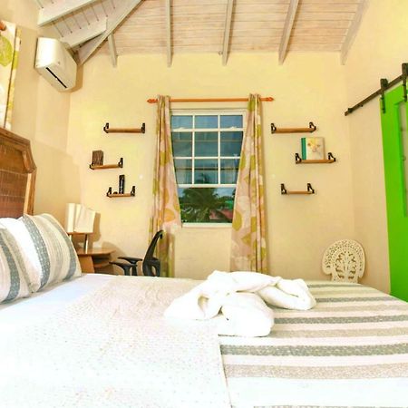 Cozy Modern Upstairs 2 Bed A/C Apt Near 2 Everything Saint Philip Exterior photo