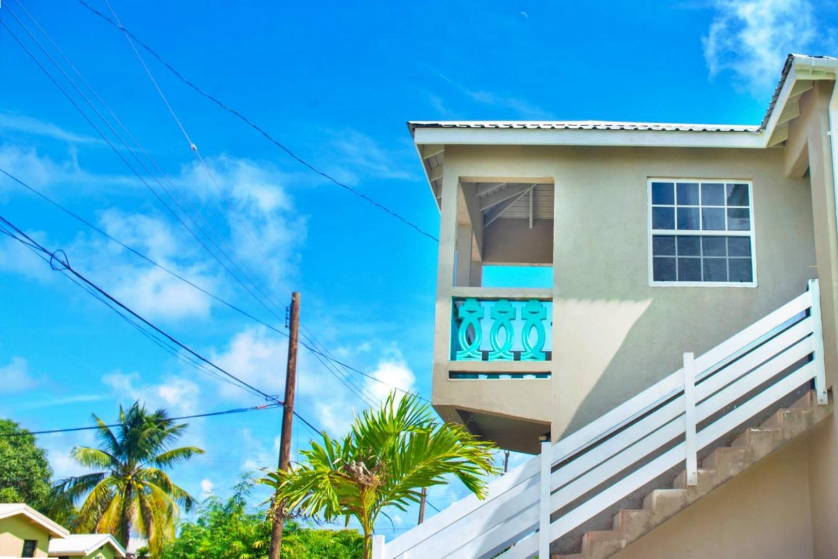 Cozy Modern Upstairs 2 Bed A/C Apt Near 2 Everything Saint Philip Exterior photo