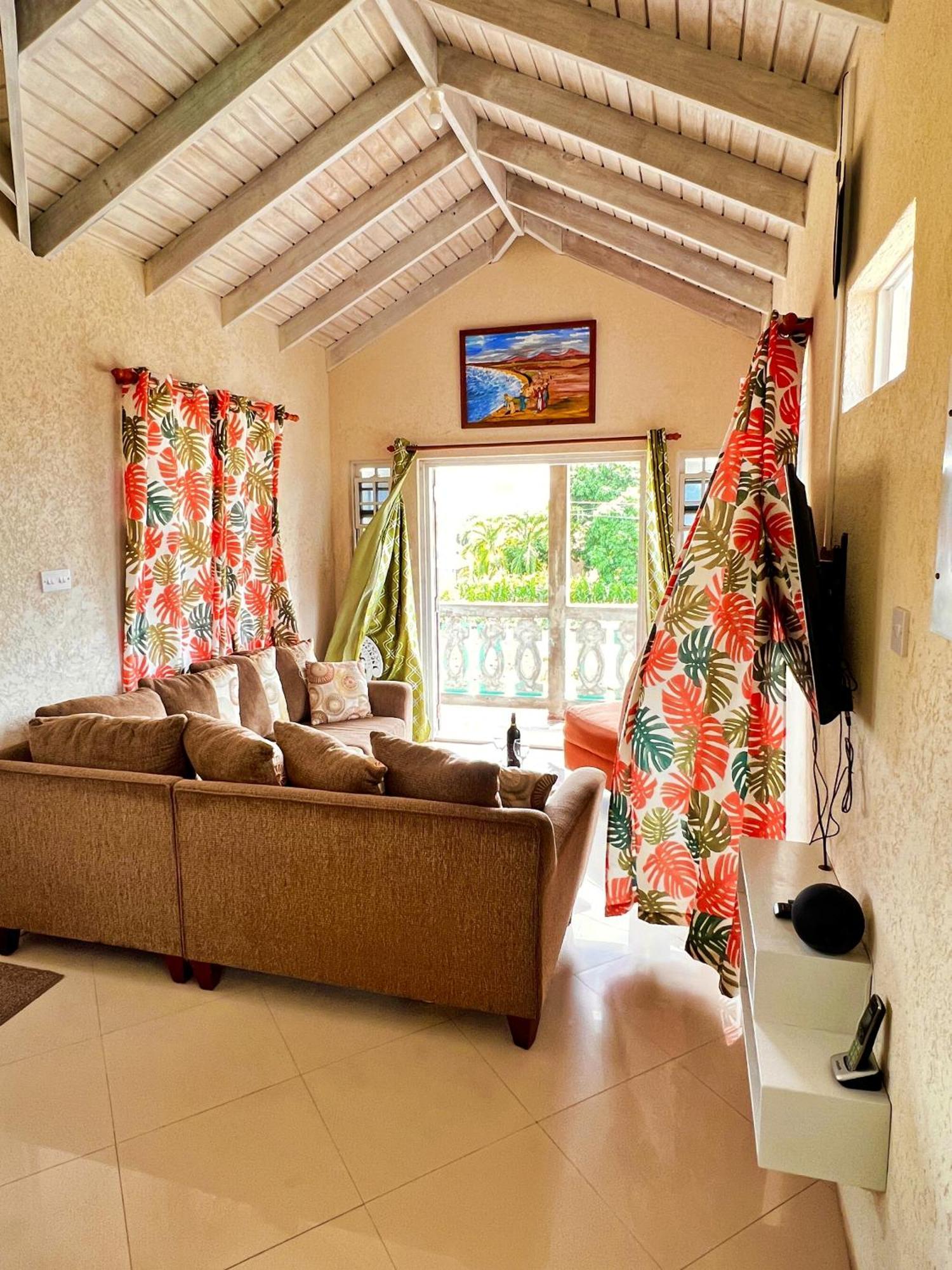 Cozy Modern Upstairs 2 Bed A/C Apt Near 2 Everything Saint Philip Exterior photo