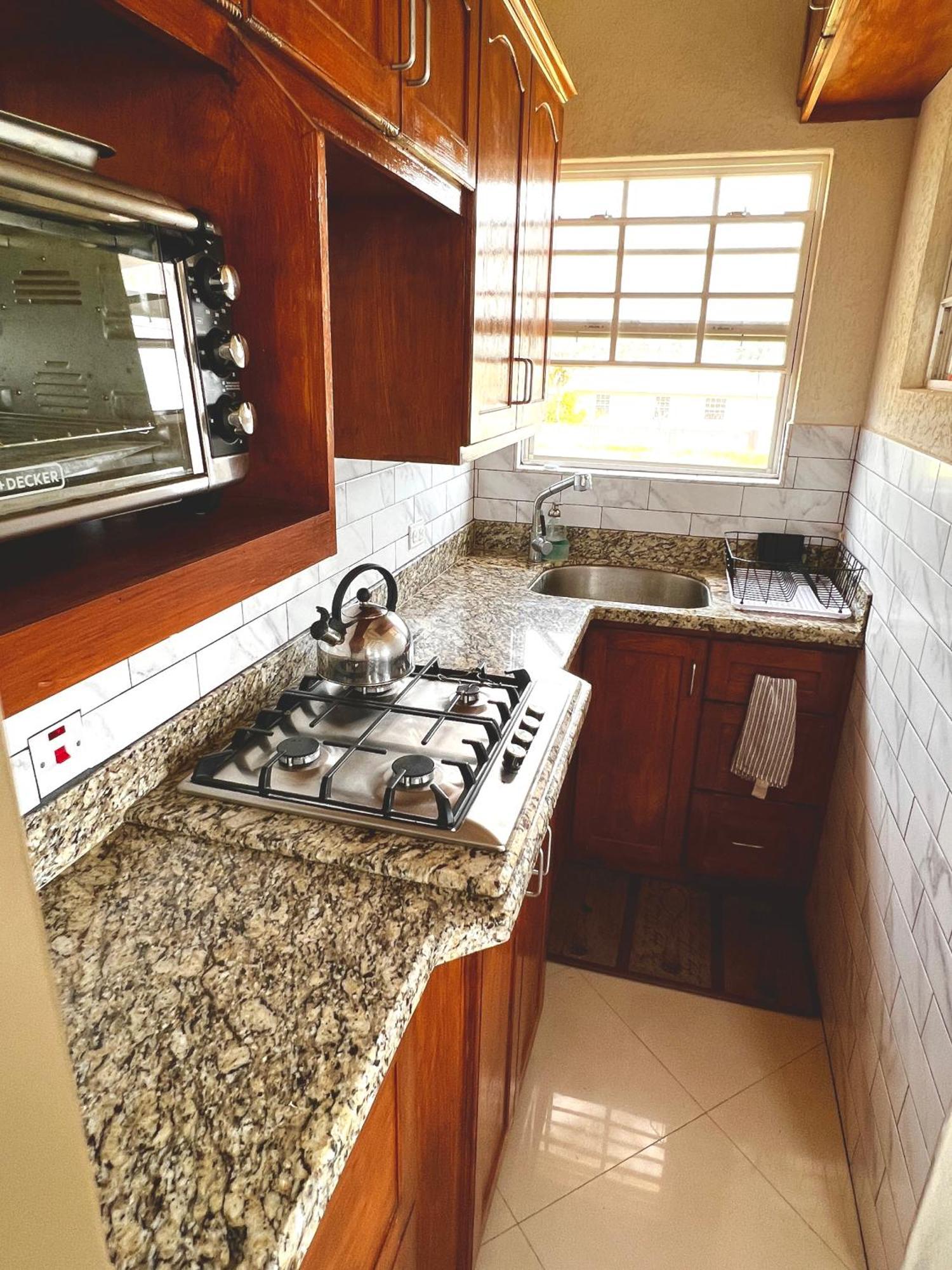 Cozy Modern Upstairs 2 Bed A/C Apt Near 2 Everything Saint Philip Exterior photo