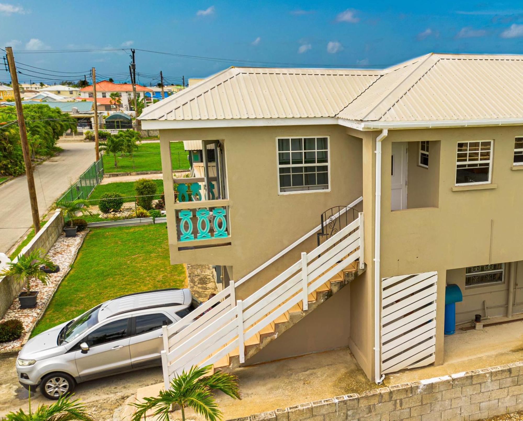 Cozy Modern Upstairs 2 Bed A/C Apt Near 2 Everything Saint Philip Exterior photo